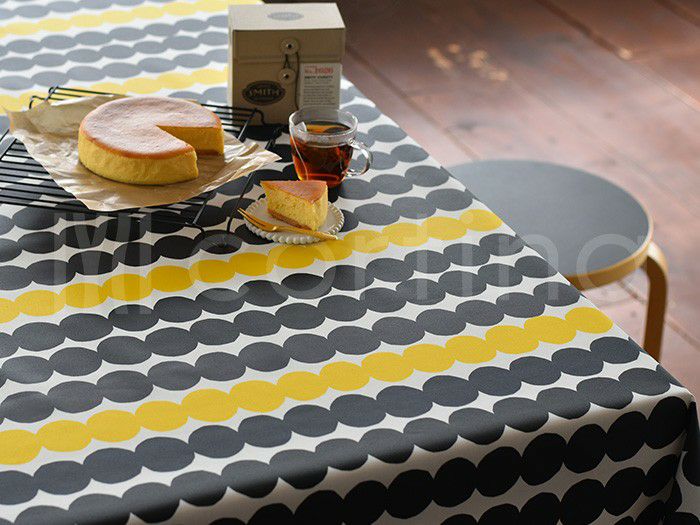 marimekko RASYMATTO ラシィマット 撥水テーブルクロス 145×160cm|《公式》北欧生地と雑貨の専門店 cortina  コルティーナ